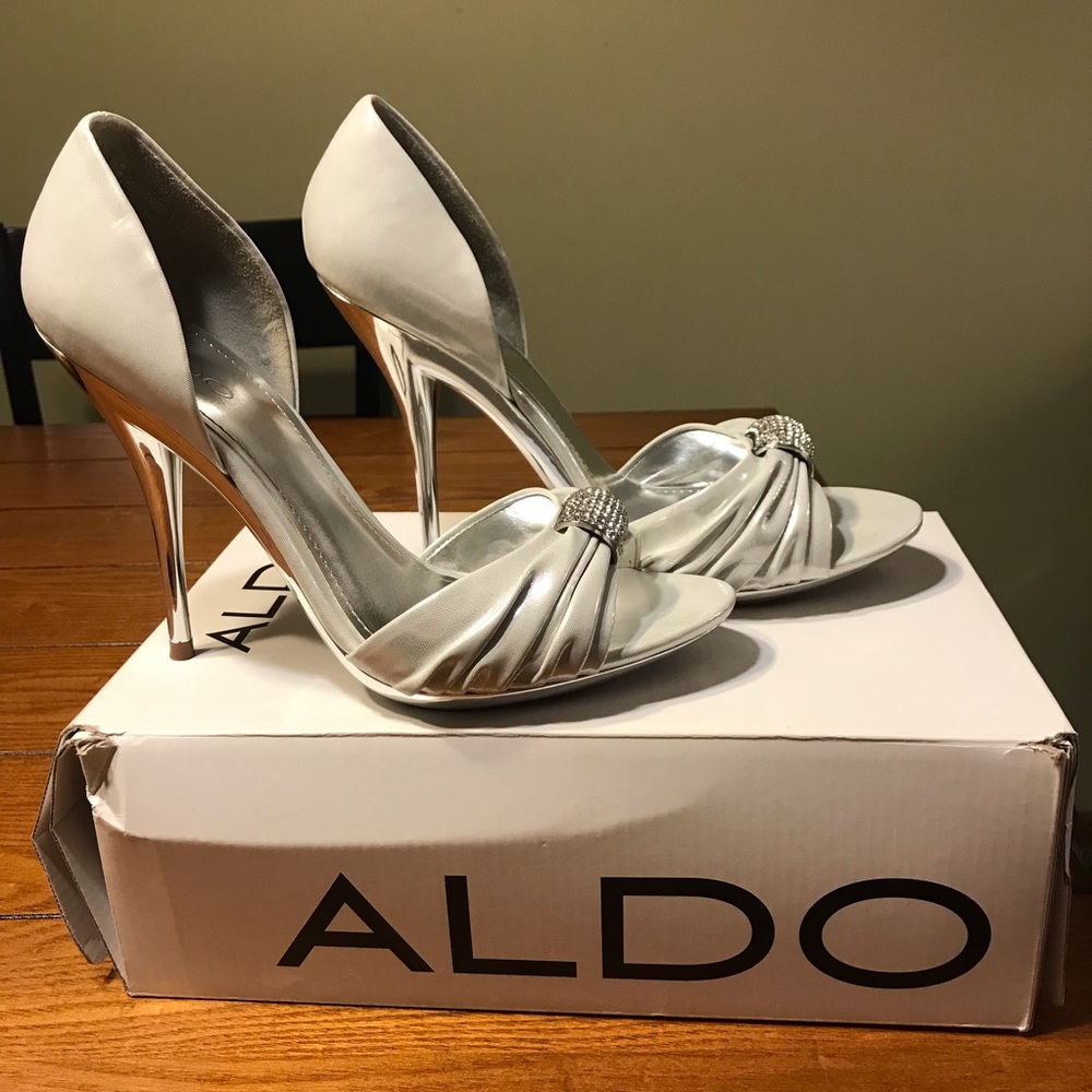 Also Cassondra Peep Toe Pumps